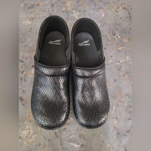 Dansko womens size 40 clogs
